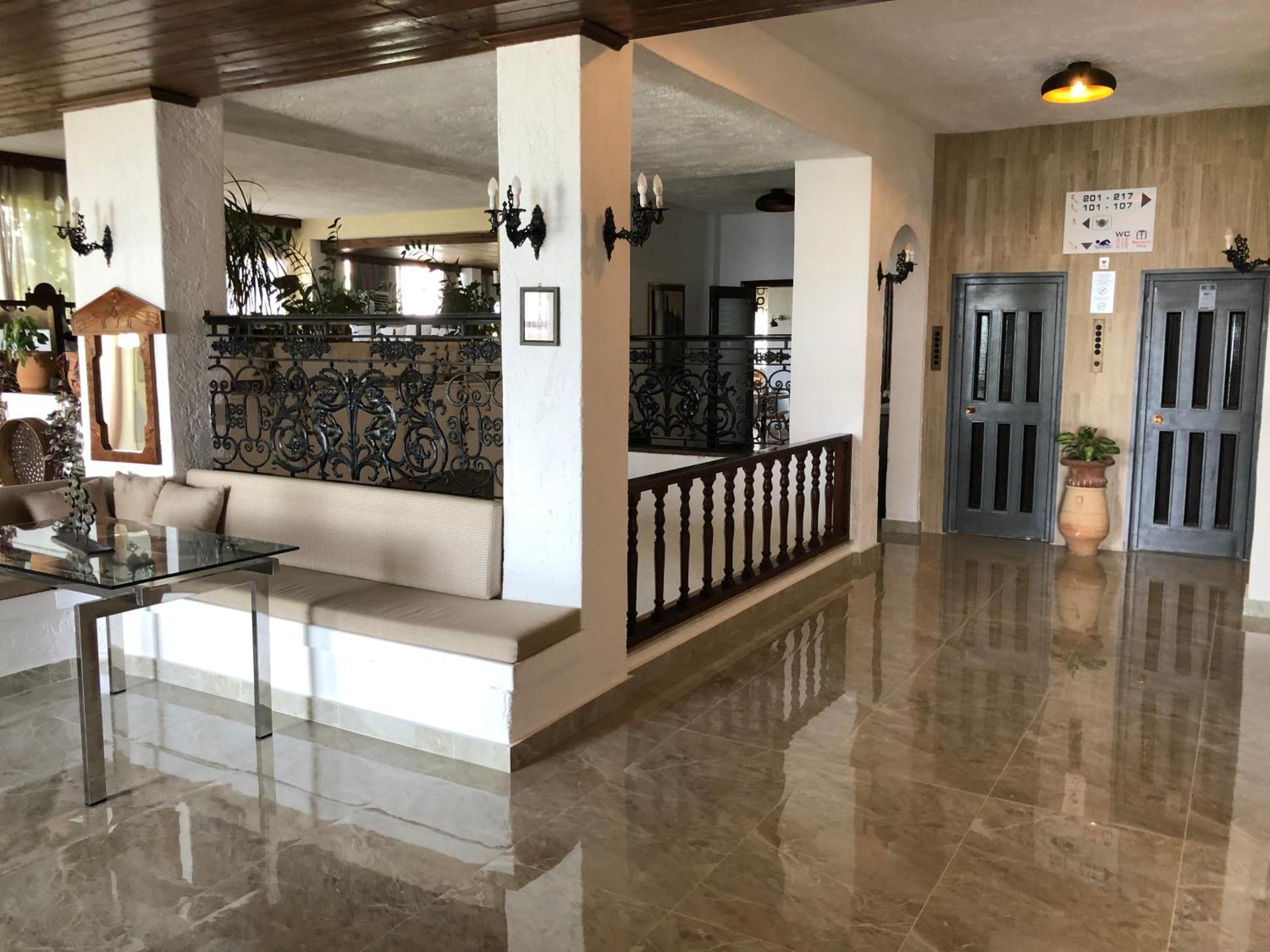 Blue Sky Hotel Куцунарі Екстер'єр фото