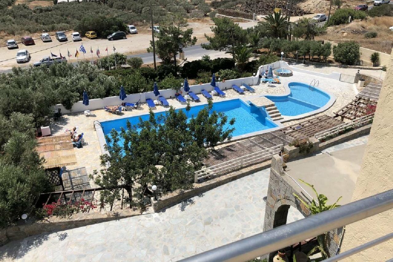 Blue Sky Hotel Куцунарі Екстер'єр фото
